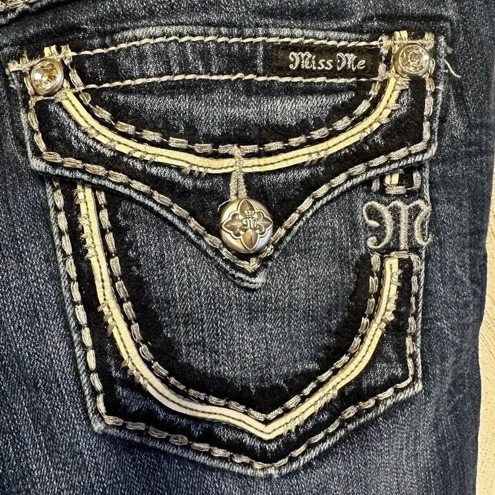 Miss Me Y2k women's rhinestone embellished Bootcut jeans.  size 27 - Picture 11 of 15